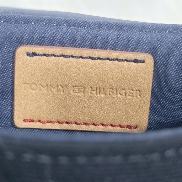 Tommy Hilfiger black and white crossbody - Picture 8 of 10